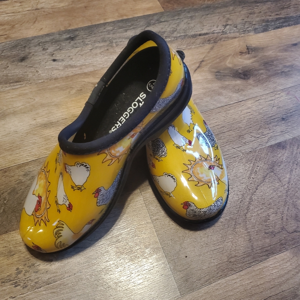 Womens Slogger Size 7 Yellow Chicken Print Shoes